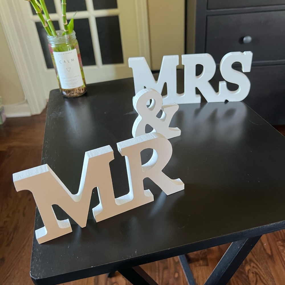 Mr & Mrs sign - Picture 3 of 4